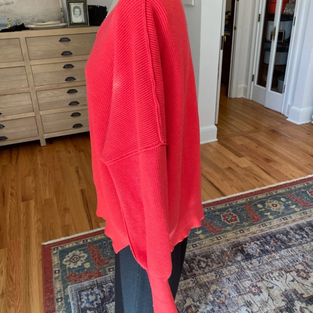 Amazon Coral/Red Sweater - Size L‎